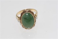 Vintage 10ct gold and green stone ring