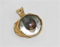 Handmade 9ct yellow gold and mabe pearl pendant