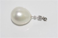 South sea pearl pendant, 14ct gold & diamond bale