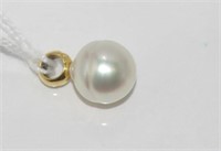 Pearl with 18ct yellow gold bale