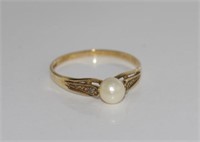 Vintage hallmarked 9ct gold, pearl & diamond ring
