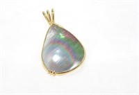 18ct yellow gold and mabe pearl pendant
