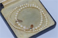 Boxed vintage graduated pearl necklace