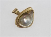 Handmade 9ct yellow gold and mabe pearl pendant