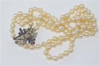 Double strand pearl neck with detachable brooch