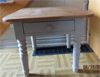 One drawer side table pine top