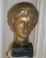 Arthur Fleischmann (1896-1990) Bust of a lady