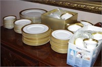 Royal Worcester 'Durham' pattern dinner set for 12