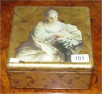Gold lacquer box and pens