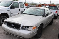 32 2007 FORD CROWN VIC SILVER 2FAHP71W17X105500