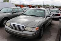 23 2003 FORD CROWN VIC GREEN 2FAHP71W23X158166