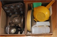 Box of cookware & tupperware