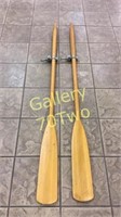 Pair of vintage Wynn oars approximately 6 feet