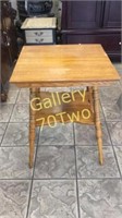 Antique oak parlor table approximately 29 inches