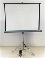 PROJECTOR SCREEN - FOLDS UP