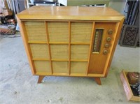 Vintage turn table, Radio in cabinet
