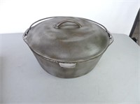 Antique #8 cast iron pot with lid & handle