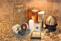Selection of Kitchen Items Includes