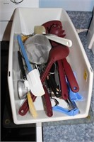 LOT: KITCHEN UTENSILS AND CUTTING BOARD