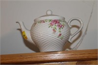 TELEFLORA - BASKET WEAVE STYLE TEA POT