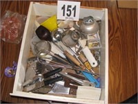 Drawer of utensils