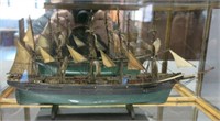 DETAILED SHIP MODEL IN A MIRRORED GLASS CASE