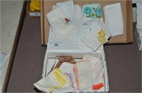 LOT OF VINTAGE WOMEN'S HANDKERCHIEFS WITH BOXES