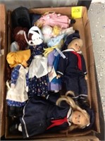 Box lot w/ 6 dolls