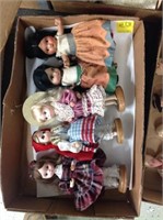 Box lot w/ 5 dolls