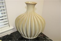 Bombay ceramic vase