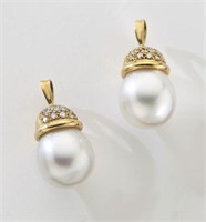 Pr. 18K gold, pearl and diamond pendants for