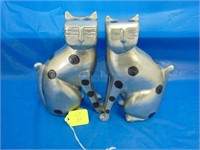 Set of 2 Decorative Cats
