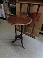 3 Leg/Footed End Table