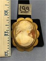1 3/4" gorgeous cameo pin     (k 15)