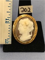 1 1/2" cameo pin set in unknown gold metal   (k 15