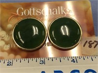 Pair of pierced earrings, gold alloy and jade   (k