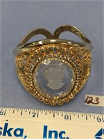 A very interesting gold tone bangle bracelet, hing