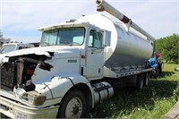 1999 International Bulk Feed Truck