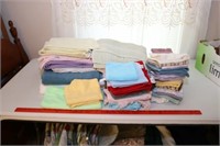 Box Lot of Towels, Wash Cloths & Hand Towels