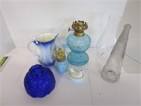 Lot of glassware, footed oil lamp, small hen on