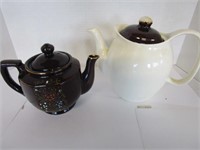 2 vintage teapots