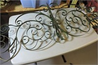 Decorative metal wall hanger