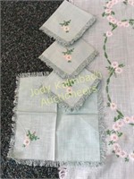 Square embroidery daisies cloth & napkins