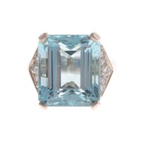 A Lady's Aquamarine and Diamond Ring in White Gold