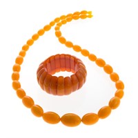 A Lady's Amber Necklace and Amber Bracelet