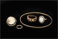 GROUPING OF VINTAGE GOLD JEWELRY