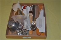 LOT OF ASSORTMENT KITCHEN COOKING ITEMS