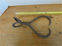 C- SET OF STEEL TONGS