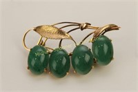 14K GOLD BROOCH SET WITH OVAL JADE STONES