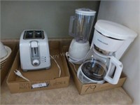 2 boxes small kitchen appliances